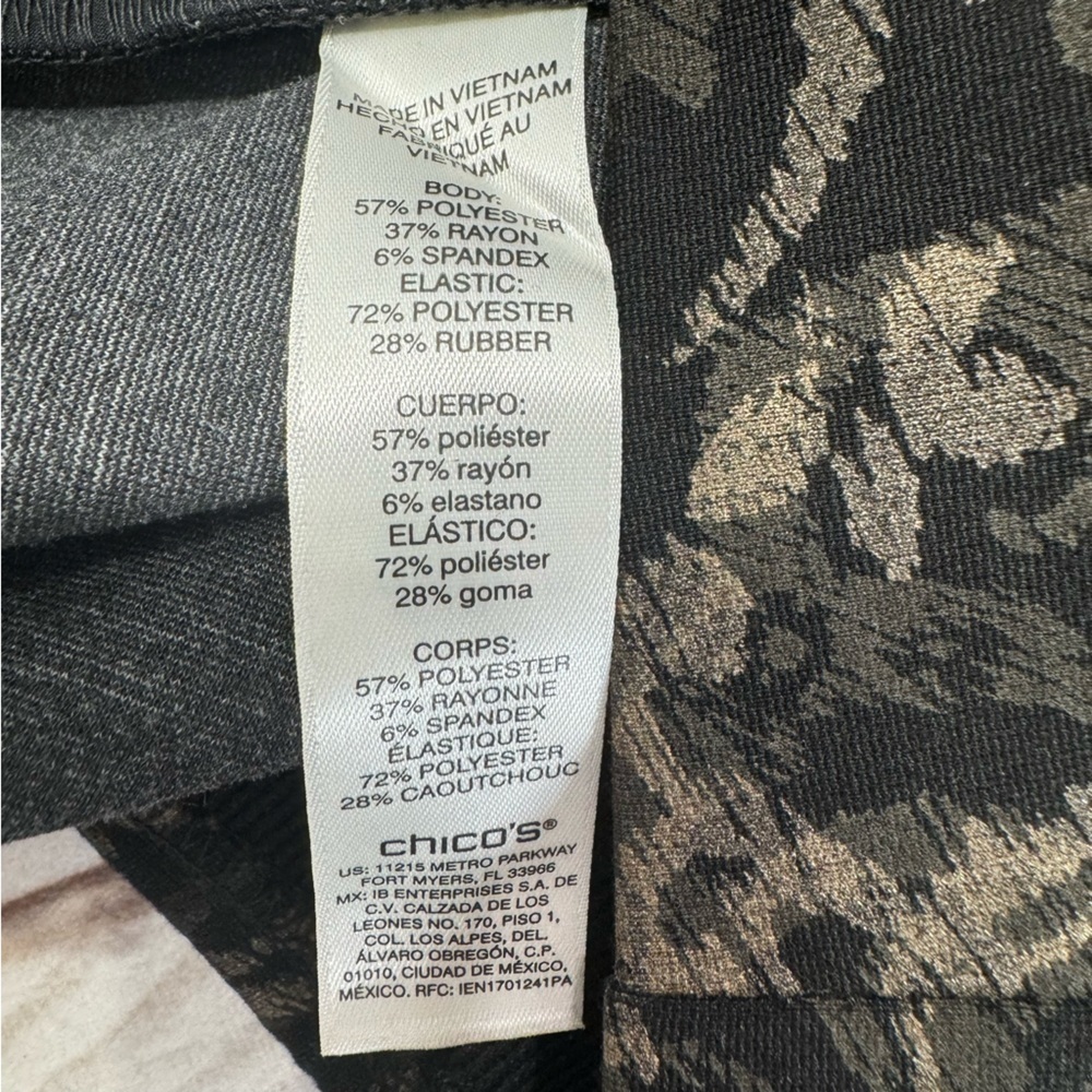 Chico’s Black & Tan Metallic Fabulously Slimming Ankle Ponte Pants Sz 1.5/Medium - Picture 9 of 9
